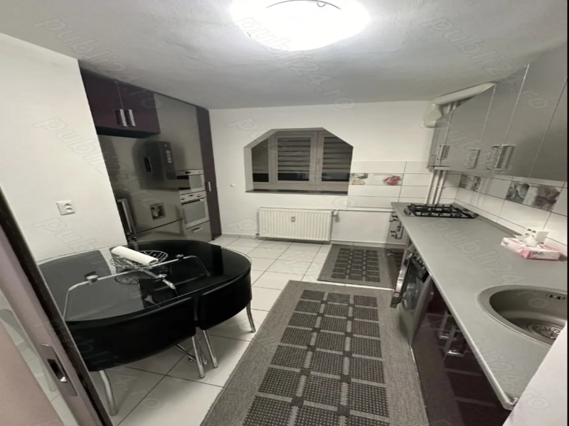 Piata Delfinului, Metrou Costin Georgian.