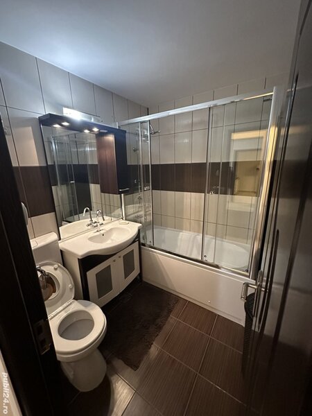 Piata Delfinului, Metrou Costin Georgian.