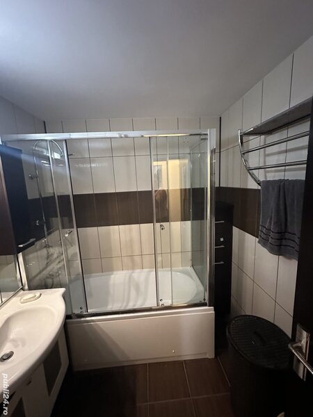 Piata Delfinului, Metrou Costin Georgian.